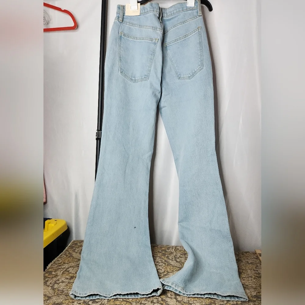 Women's High Rise Flare Jeans - Light Wash Denim - Universal Threads - 6L - Picture 5 of 16